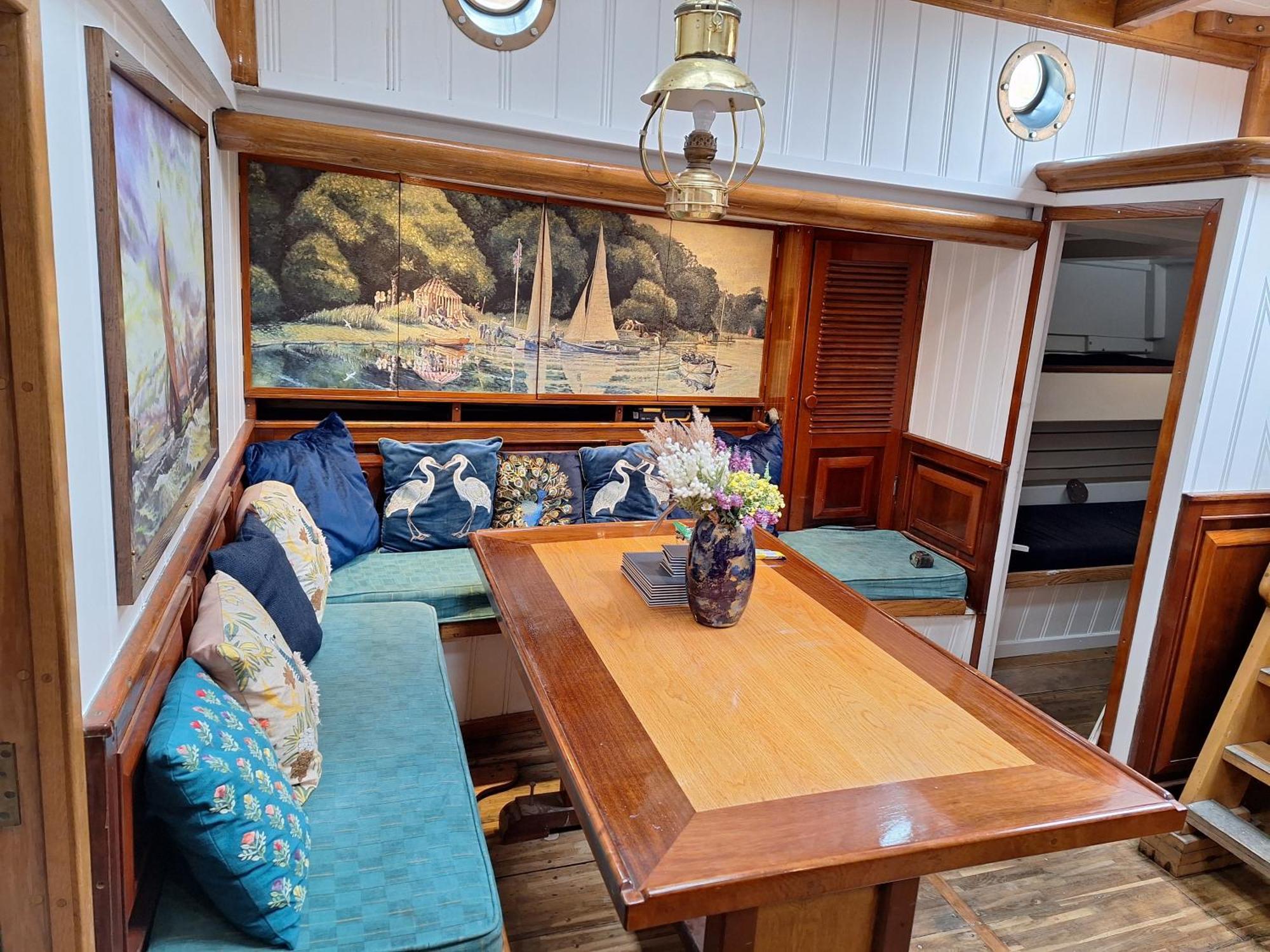 Historic Wooden Ship 'Ursula' Otel East Cowes Dış mekan fotoğraf