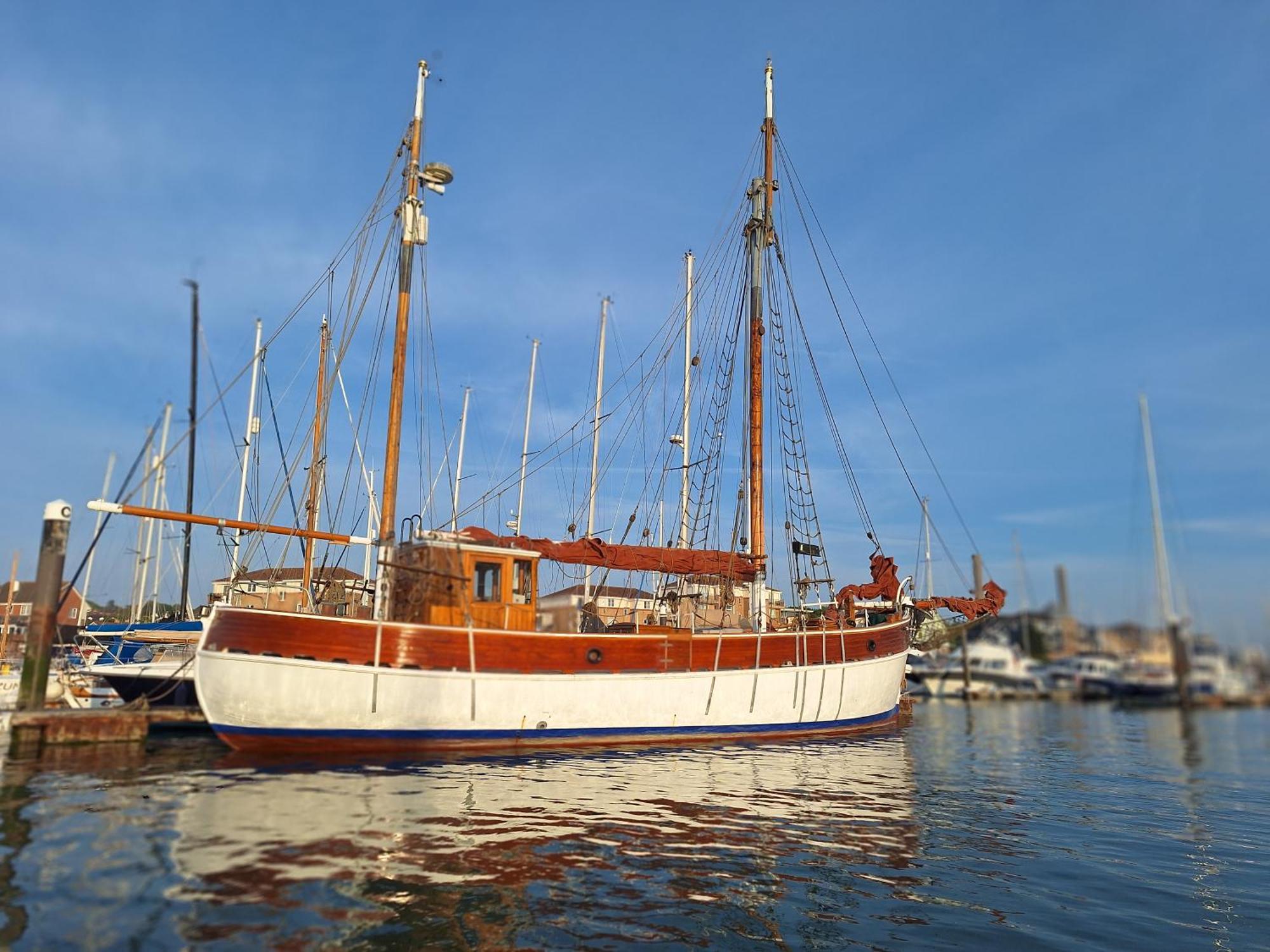 Historic Wooden Ship 'Ursula' Otel East Cowes Dış mekan fotoğraf