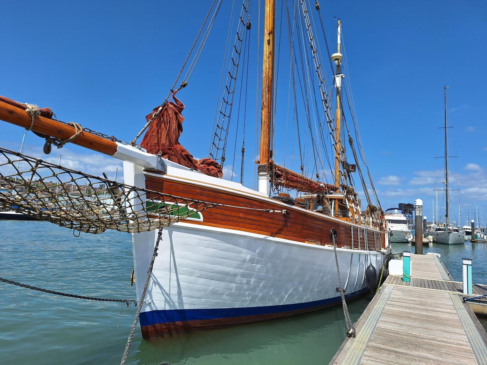 Historic Wooden Ship 'Ursula' Otel East Cowes Dış mekan fotoğraf