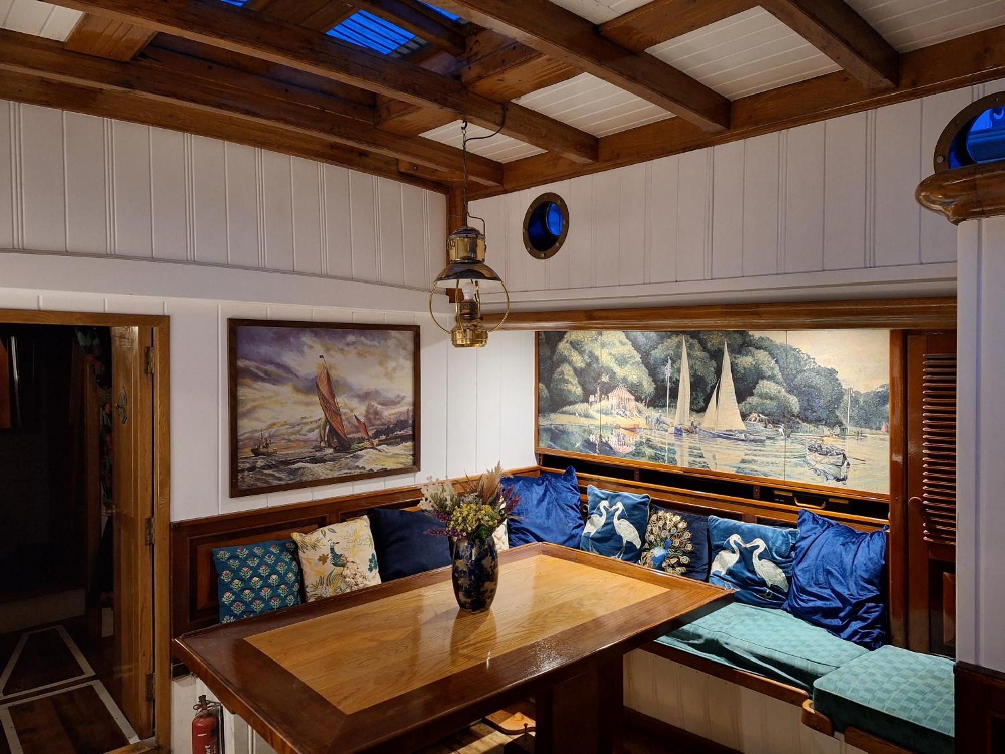 Historic Wooden Ship 'Ursula' Otel East Cowes Dış mekan fotoğraf