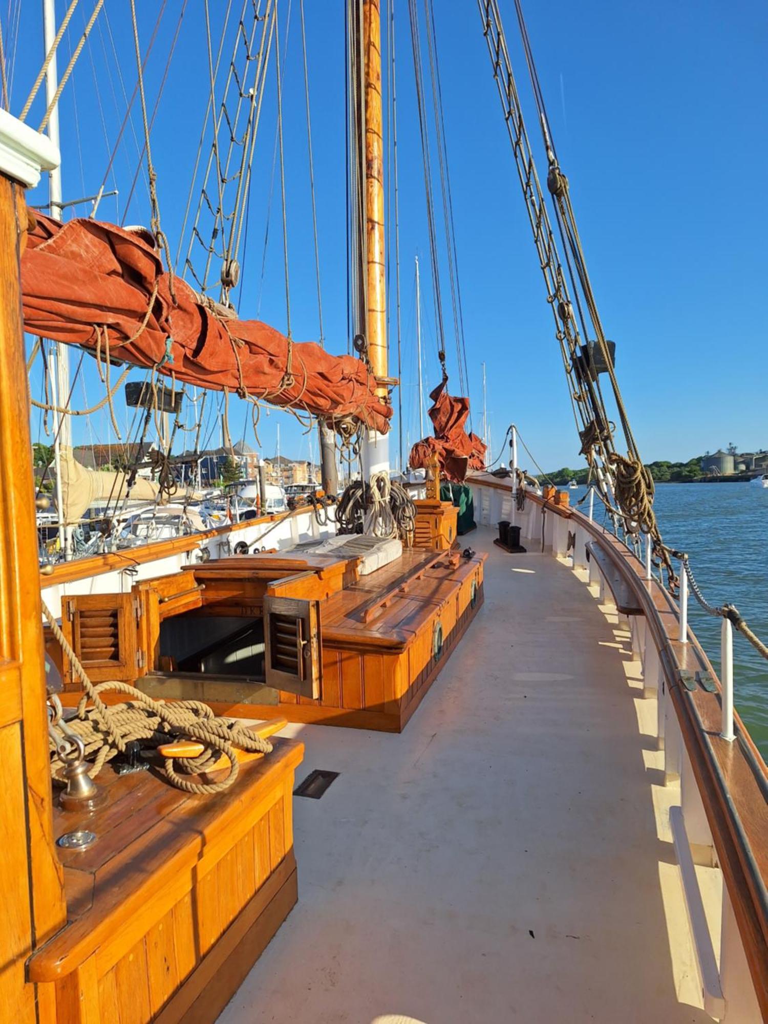 Historic Wooden Ship 'Ursula' Otel East Cowes Dış mekan fotoğraf