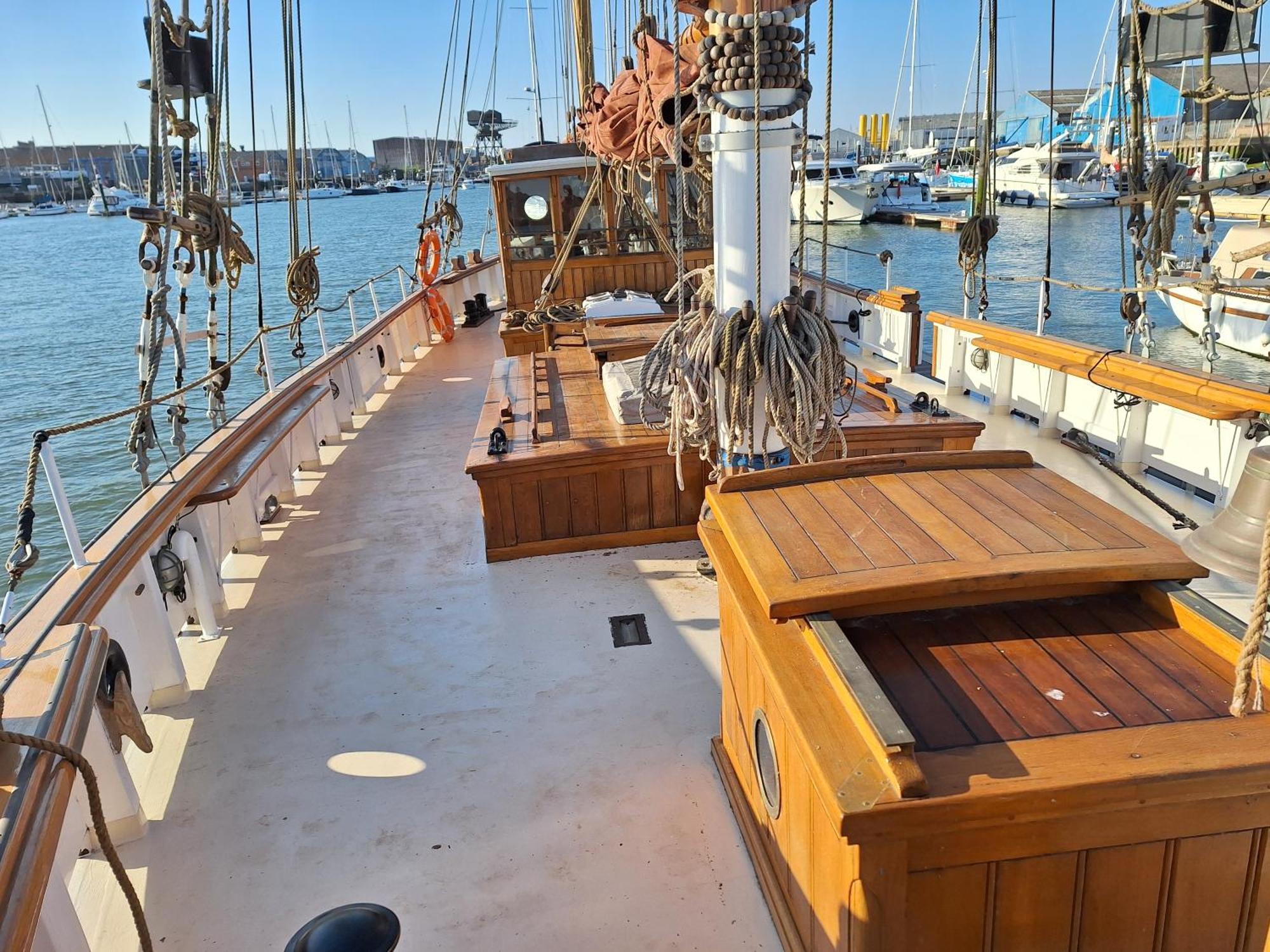 Historic Wooden Ship 'Ursula' Otel East Cowes Dış mekan fotoğraf